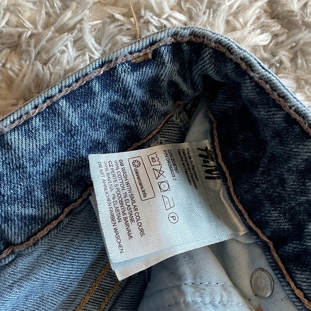H&M Mom Jeans High-Waisted Blue Jeans - Picture 3 of 6